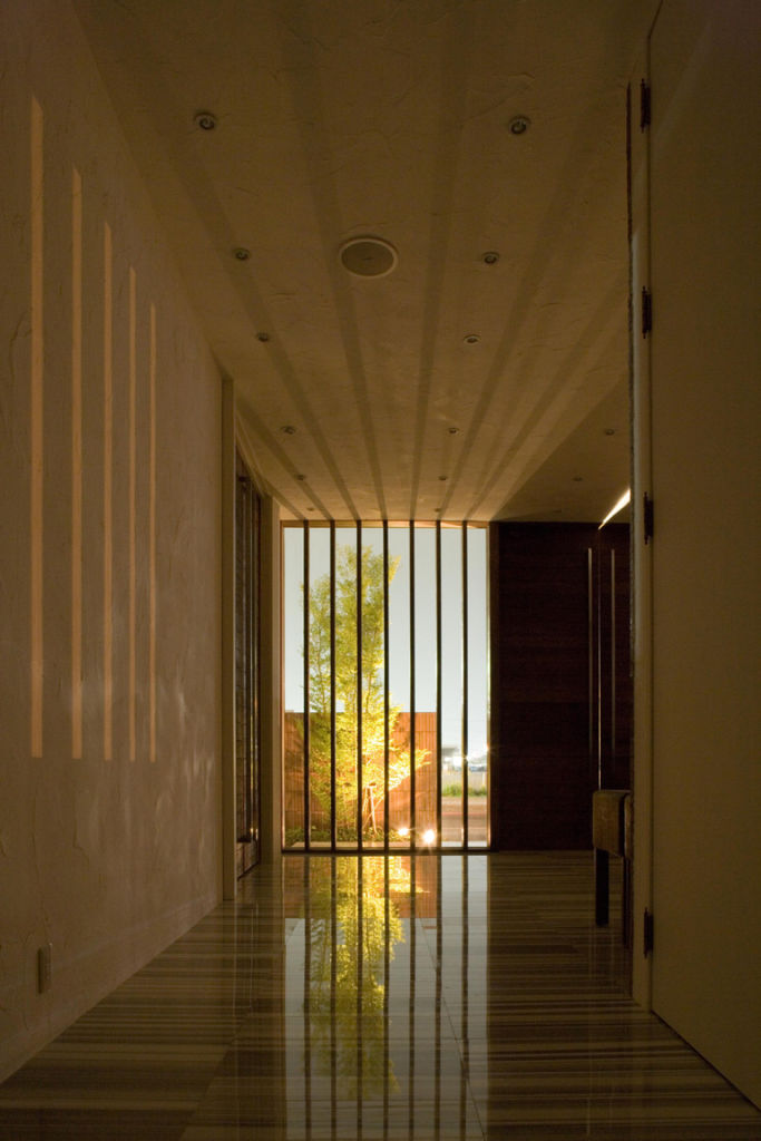 ダークカラーと木目アクセント | デザイン住宅の株式会社ぶすじま建設