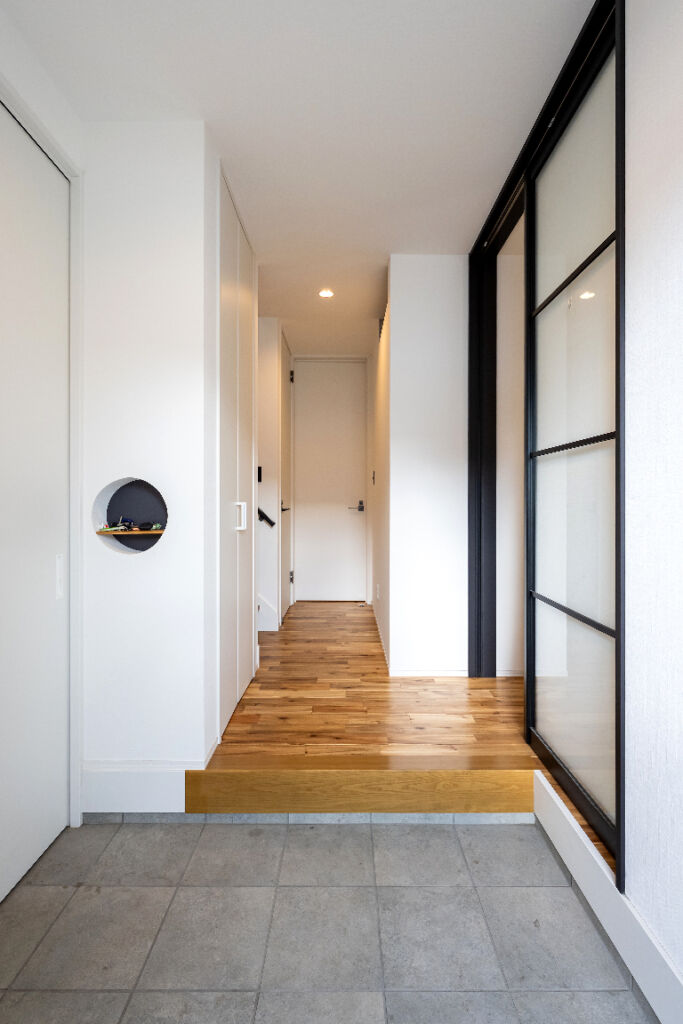 ｶﾞﾙﾊﾞﾘｳﾑの波板とホワイトの家 | デザイン住宅の株式会社ぶすじま建設